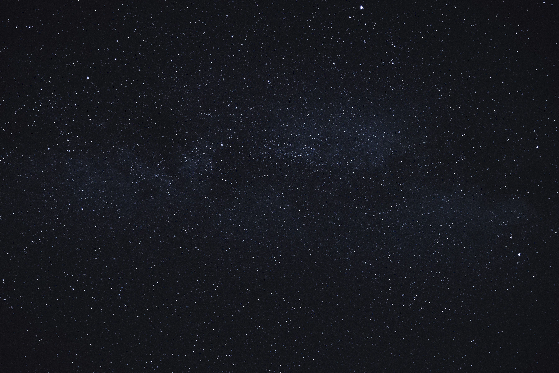 Céu estrelado sobre horizonte escuro, textura de fundo da seção